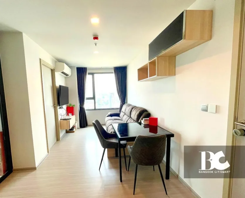 ICONIC LANDMARK ใจกลางห้าแยกลาดพร้าว คุ้ม ครบครัน ตอบรับทุกไลฟ์สไตล์ รองรับการพักผ่อนอย่างเป็นส่วนตัว ไปกับ Highlight Facility คือ Iconic Lobby, Rooftop Facilities และ Panoramic Health Club แบบ 24 ชั่วโมง Sky Work Space พร้อมเปิดรับวิวเมืองแบบ 360 องศา หร