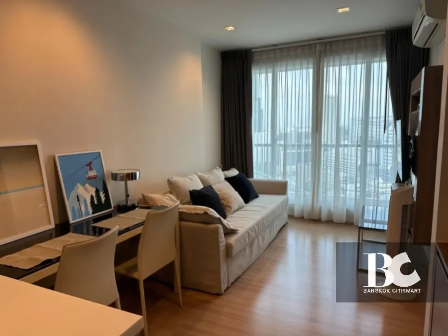 รึทึ่ม สาทร คอนโดริมถนนสาทรใต้ ห่างรถไฟฟ้า BTS ตากสิน 150 เมตร High Ceiling Lobby  และ High Sky Facilities วิวคุ้งน้ำเจ้าพระยาแบบไม่มีอะไรบดบังสายตา