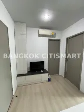 Just the two of US ที่ Life Ratchadapisek เหมือนทั้งโลก...มีแต่คุณสองคน ในที่ซึ่งคนต่างแสวงหาความเข้าใจซึ่งกันและกันอย่างเมืองใหญ่ เป็นไปได้ไหม ที่จะมีใครสักคน เข้าใจในตัวตนและอารมณ์ของ คนอีกคนหนึ่ง...อย่างลึกซึ้ง