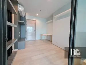 คอนโดไลฟ์สไตล์คนเมือง สะดวกด้วย BTS เพลินจิต และใกล้ศูนย์การค้าชั้นนำ ทั้ง Central Embassy, Central Chidlom, Gaysorn Village และโรงแรมระดับไฮเอนด์อีกมากมาย หนึ่งเดียวบนถนนวิทยุ สัมผัสเอกลักษณ์งานดีไซน์ที่แตกต่าง ด้วยสไตล์ Modern Thai Colonial ผสมผสานความ 