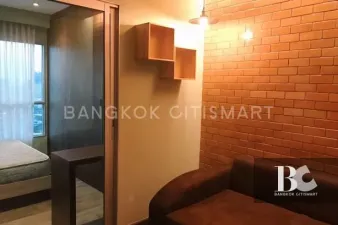 สุดยอดทำเลแห่งความสะดวก ด้วยทำเลที่ใกล้ทางด่วนอาจณรงค์ ใกล้บีทีเอสเอกมัย ติดมหาวิทยากรุงเทพ เข้าออกได้ 2 ทาง