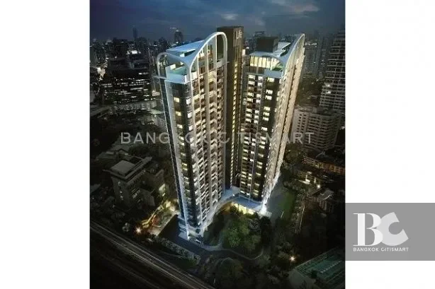 Just the two of US ที่ Life Ratchadapisek เหมือนทั้งโลก...มีแต่คุณสองคน ในที่ซึ่งคนต่างแสวงหาความเข้าใจซึ่งกันและกันอย่างเมืองใหญ่ เป็นไปได้ไหม ที่จะมีใครสักคน เข้าใจในตัวตนและอารมณ์ของ คนอีกคนหนึ่ง...อย่างลึกซึ้ง