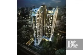 Just the two of US ที่ Life Ratchadapisek เหมือนทั้งโลก...มีแต่คุณสองคน ในที่ซึ่งคนต่างแสวงหาความเข้าใจซึ่งกันและกันอย่างเมืองใหญ่ เป็นไปได้ไหม ที่จะมีใครสักคน เข้าใจในตัวตนและอารมณ์ของ คนอีกคนหนึ่ง...อย่างลึกซึ้ง