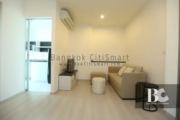 Just the two of US ที่ Life Ratchadapisek เหมือนทั้งโลก...มีแต่คุณสองคน ในที่ซึ่งคนต่างแสวงหาความเข้าใจซึ่งกันและกันอย่างเมืองใหญ่ เป็นไปได้ไหม ที่จะมีใครสักคน เข้าใจในตัวตนและอารมณ์ของ คนอีกคนหนึ่ง...อย่างลึกซึ้ง