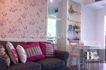 The Room
Sathorn-Taksin