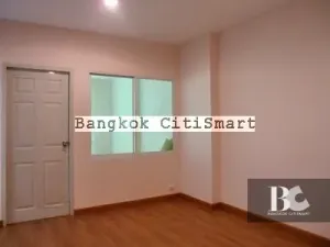 ไลฟ์ แอท รัชดา (Life@Ratchada)  คอนโดรัชดา อยู่ใกล้รถไฟฟ้าใต้ดิน MRT สถานีลาดพร้าว 300 เมตร เข้าออกสะดวกทั้งทางถนนรัชดา และถนนลาดพร้าว