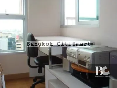 ไลฟ์ แอท รัชดา (Life@Ratchada)  คอนโดรัชดา อยู่ใกล้รถไฟฟ้าใต้ดิน MRT สถานีลาดพร้าว 300 เมตร เข้าออกสะดวกทั้งทางถนนรัชดา และถนนลาดพร้าว