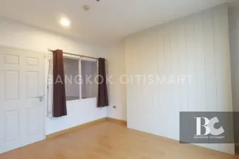 ไลฟ์ แอท รัชดา (Life@Ratchada)  คอนโดรัชดา อยู่ใกล้รถไฟฟ้าใต้ดิน MRT สถานีลาดพร้าว 300 เมตร เข้าออกสะดวกทั้งทางถนนรัชดา และถนนลาดพร้าว