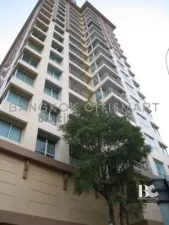 ไลฟ์ แอท รัชดา (Life@Ratchada)  คอนโดรัชดา อยู่ใกล้รถไฟฟ้าใต้ดิน MRT สถานีลาดพร้าว 300 เมตร เข้าออกสะดวกทั้งทางถนนรัชดา และถนนลาดพร้าว