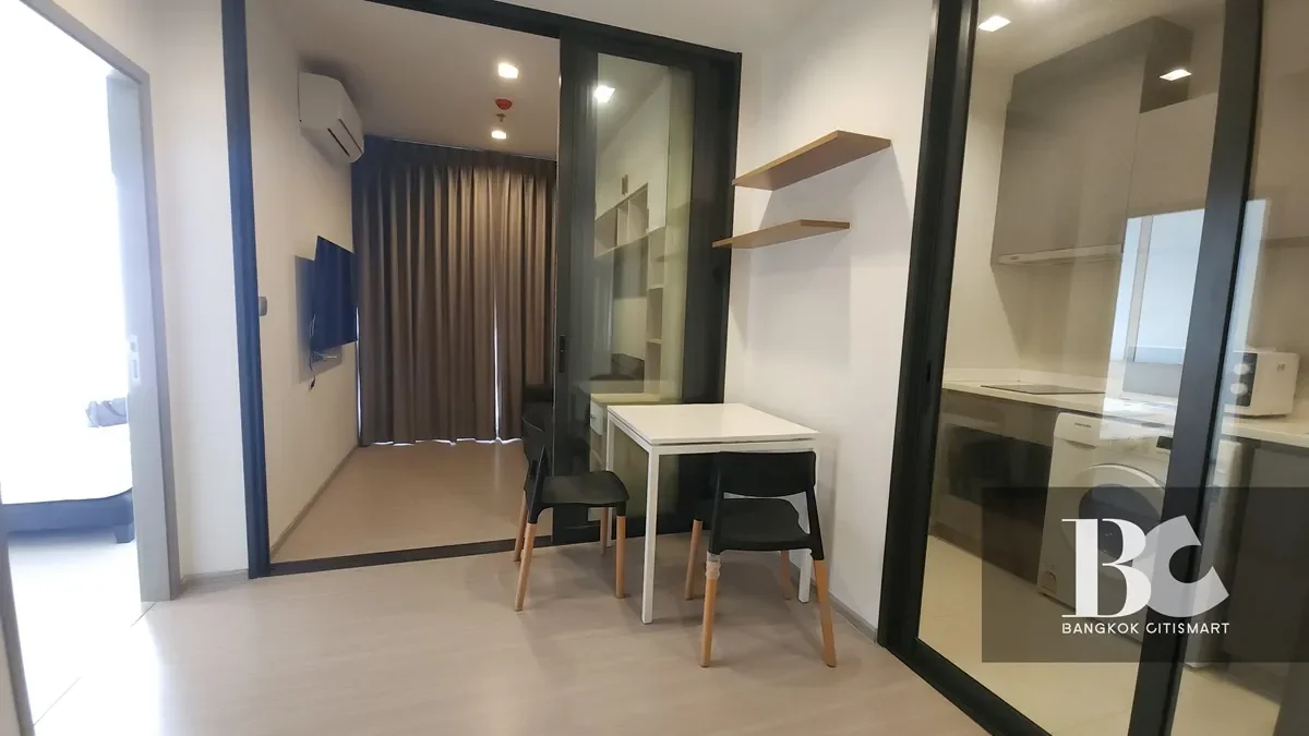 บูทีคคอนโดแห่งแรกจากเอพี ออกแบบสู่ความเป็นที่สุดของทุกด้าน แตกต่างและโดดเด่นด้วยสีแดง “Red Hype” สะท้อนตัวตนในทุกรายละเอียด พร้อมเข้าอยู่แล้ววันนี้ ใกล้รถไฟฟ้า 2 สาย MRT พระราม 9 และ Airport Rail Link มักกะสัน รถไฟฟ้าความเร็วสูงเชื่อม 3 สนามบิน*