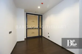 THE LINE
Ratchathewi