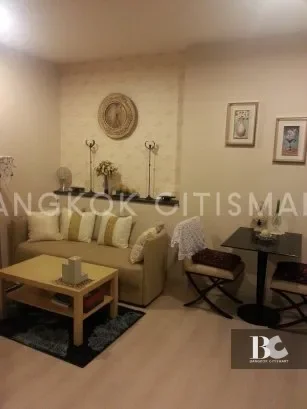 Just the two of US ที่ Life Ratchadapisek เหมือนทั้งโลก...มีแต่คุณสองคน ในที่ซึ่งคนต่างแสวงหาความเข้าใจซึ่งกันและกันอย่างเมืองใหญ่ เป็นไปได้ไหม ที่จะมีใครสักคน เข้าใจในตัวตนและอารมณ์ของ คนอีกคนหนึ่ง...อย่างลึกซึ้ง