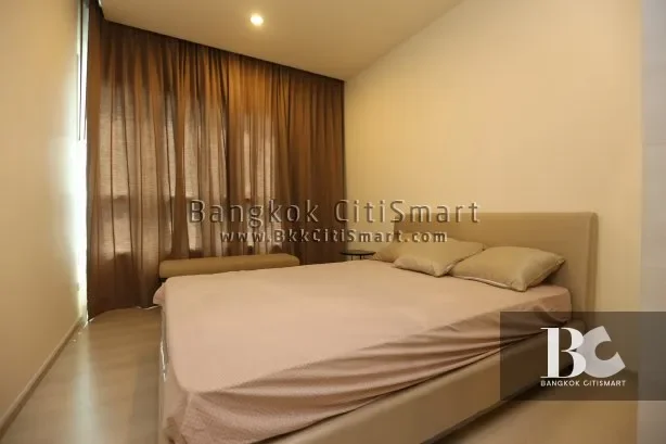 Just the two of US ที่ Life Ratchadapisek เหมือนทั้งโลก...มีแต่คุณสองคน ในที่ซึ่งคนต่างแสวงหาความเข้าใจซึ่งกันและกันอย่างเมืองใหญ่ เป็นไปได้ไหม ที่จะมีใครสักคน เข้าใจในตัวตนและอารมณ์ของ คนอีกคนหนึ่ง...อย่างลึกซึ้ง