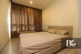 Just the two of US ที่ Life Ratchadapisek เหมือนทั้งโลก...มีแต่คุณสองคน ในที่ซึ่งคนต่างแสวงหาความเข้าใจซึ่งกันและกันอย่างเมืองใหญ่ เป็นไปได้ไหม ที่จะมีใครสักคน เข้าใจในตัวตนและอารมณ์ของ คนอีกคนหนึ่ง...อย่างลึกซึ้ง