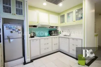 Lake Avenue Condominium