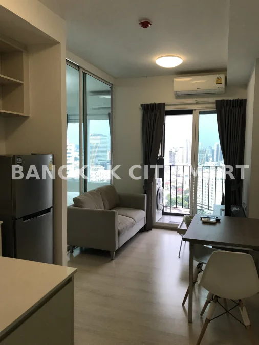 Chapter One Eco
Ratchada-Huai Khwang