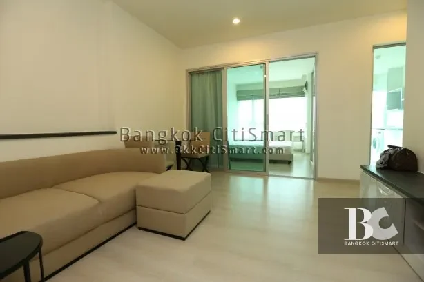 Just the two of US ที่ Life Ratchadapisek เหมือนทั้งโลก...มีแต่คุณสองคน ในที่ซึ่งคนต่างแสวงหาความเข้าใจซึ่งกันและกันอย่างเมืองใหญ่ เป็นไปได้ไหม ที่จะมีใครสักคน เข้าใจในตัวตนและอารมณ์ของ คนอีกคนหนึ่ง...อย่างลึกซึ้ง