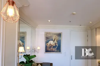 The Room
Sathorn-Taksin