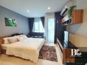 คอนโดไลฟ์สไตล์คนเมือง สะดวกด้วย BTS เพลินจิต และใกล้ศูนย์การค้าชั้นนำ ทั้ง Central Embassy, Central Chidlom, Gaysorn Village และโรงแรมระดับไฮเอนด์อีกมากมาย หนึ่งเดียวบนถนนวิทยุ สัมผัสเอกลักษณ์งานดีไซน์ที่แตกต่าง ด้วยสไตล์ Modern Thai Colonial ผสมผสานความ 