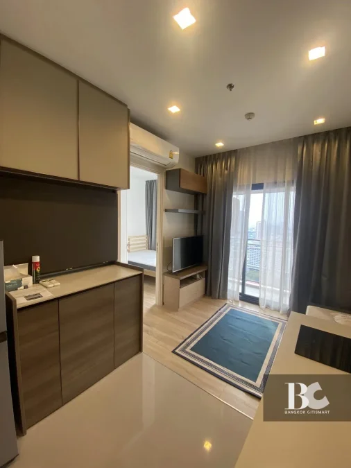 THE LINE
Phahon-Pradipat