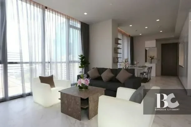 The Monument
Thong Lo