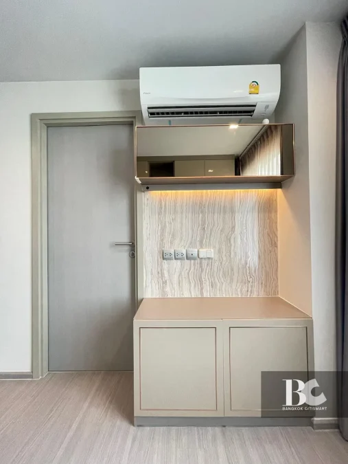 ICONIC LANDMARK ใจกลางห้าแยกลาดพร้าว คุ้ม ครบครัน ตอบรับทุกไลฟ์สไตล์ รองรับการพักผ่อนอย่างเป็นส่วนตัว ไปกับ Highlight Facility คือ Iconic Lobby, Rooftop Facilities และ Panoramic Health Club แบบ 24 ชั่วโมง Sky Work Space พร้อมเปิดรับวิวเมืองแบบ 360 องศา หร