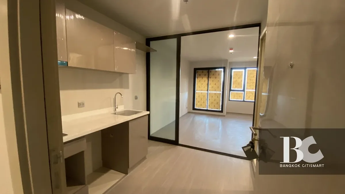 ICONIC LANDMARK ใจกลางห้าแยกลาดพร้าว คุ้ม ครบครัน ตอบรับทุกไลฟ์สไตล์ รองรับการพักผ่อนอย่างเป็นส่วนตัว ไปกับ Highlight Facility คือ Iconic Lobby, Rooftop Facilities และ Panoramic Health Club แบบ 24 ชั่วโมง Sky Work Space พร้อมเปิดรับวิวเมืองแบบ 360 องศา หร