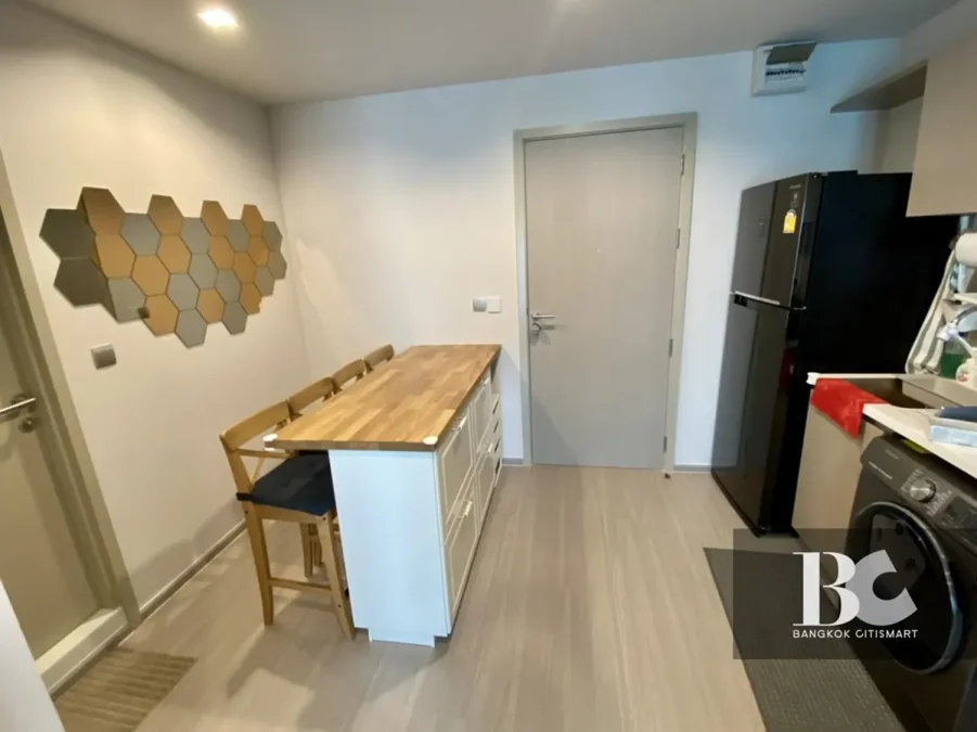 ICONIC LANDMARK ใจกลางห้าแยกลาดพร้าว คุ้ม ครบครัน ตอบรับทุกไลฟ์สไตล์ รองรับการพักผ่อนอย่างเป็นส่วนตัว ไปกับ Highlight Facility คือ Iconic Lobby, Rooftop Facilities และ Panoramic Health Club แบบ 24 ชั่วโมง Sky Work Space พร้อมเปิดรับวิวเมืองแบบ 360 องศา หร