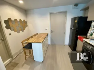 ICONIC LANDMARK ใจกลางห้าแยกลาดพร้าว คุ้ม ครบครัน ตอบรับทุกไลฟ์สไตล์ รองรับการพักผ่อนอย่างเป็นส่วนตัว ไปกับ Highlight Facility คือ Iconic Lobby, Rooftop Facilities และ Panoramic Health Club แบบ 24 ชั่วโมง Sky Work Space พร้อมเปิดรับวิวเมืองแบบ 360 องศา หร