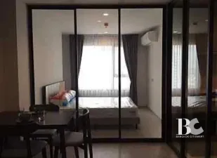 ICONIC LANDMARK ใจกลางห้าแยกลาดพร้าว คุ้ม ครบครัน ตอบรับทุกไลฟ์สไตล์ รองรับการพักผ่อนอย่างเป็นส่วนตัว ไปกับ Highlight Facility คือ Iconic Lobby, Rooftop Facilities และ Panoramic Health Club แบบ 24 ชั่วโมง Sky Work Space พร้อมเปิดรับวิวเมืองแบบ 360 องศา หร