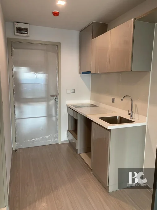 ICONIC LANDMARK ใจกลางห้าแยกลาดพร้าว คุ้ม ครบครัน ตอบรับทุกไลฟ์สไตล์ รองรับการพักผ่อนอย่างเป็นส่วนตัว ไปกับ Highlight Facility คือ Iconic Lobby, Rooftop Facilities และ Panoramic Health Club แบบ 24 ชั่วโมง Sky Work Space พร้อมเปิดรับวิวเมืองแบบ 360 องศา หร