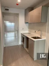 ICONIC LANDMARK ใจกลางห้าแยกลาดพร้าว คุ้ม ครบครัน ตอบรับทุกไลฟ์สไตล์ รองรับการพักผ่อนอย่างเป็นส่วนตัว ไปกับ Highlight Facility คือ Iconic Lobby, Rooftop Facilities และ Panoramic Health Club แบบ 24 ชั่วโมง Sky Work Space พร้อมเปิดรับวิวเมืองแบบ 360 องศา หร