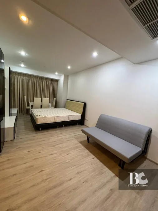 The Room
Sukhumvit 21