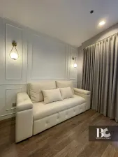 โอเอซิสคอนโดใหม่ พร้อมอยู่! สไตล์ Hide & Seek พบห้องรูปแบบ Cantilever Room ยูนิตพักอาศัยดีไซน์พิเศษ พื้นที่ภายในห้องชุดลอยออกมาจากตัวอาคาร เสมือนการพักผ่อนอยู่บนเชิงเขา ส่วนกลางใหญ่อลังการที่สุดในย่าน พร้อม Triple Facilities ใกล้ BTS ห้าแยกลาดพร้าว เชื่อม