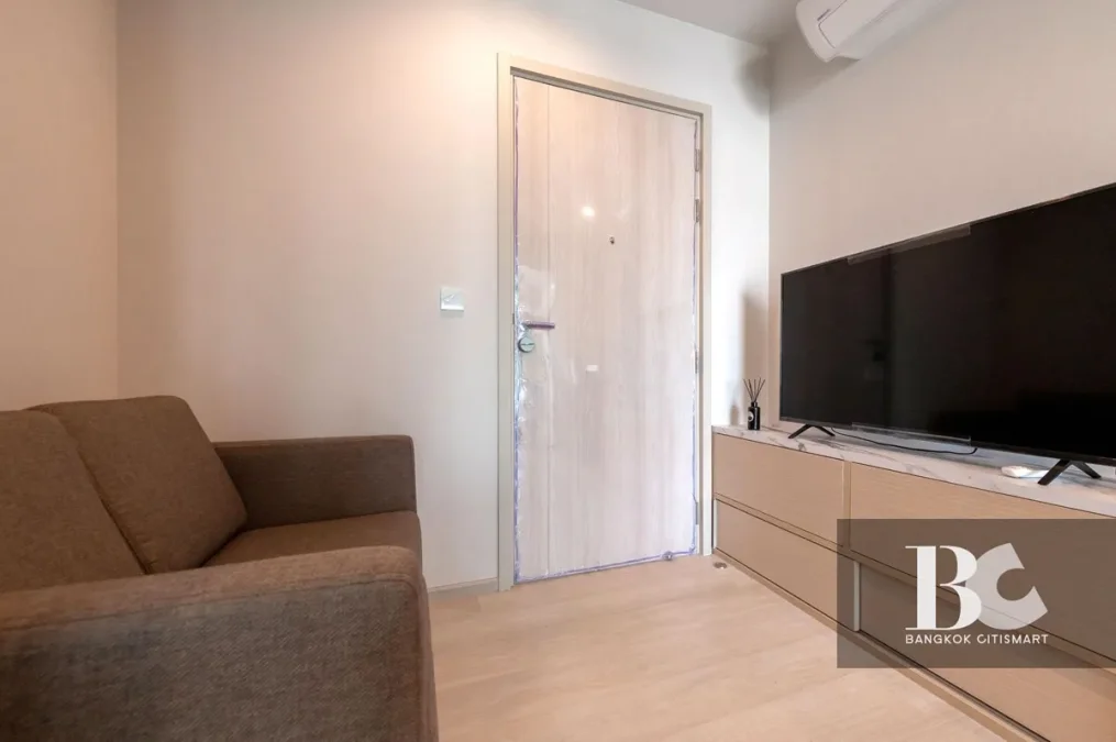 คอนโดไลฟ์สไตล์คนเมือง สะดวกด้วย BTS เพลินจิต และใกล้ศูนย์การค้าชั้นนำ ทั้ง Central Embassy, Central Chidlom, Gaysorn Village และโรงแรมระดับไฮเอนด์อีกมากมาย หนึ่งเดียวบนถนนวิทยุ สัมผัสเอกลักษณ์งานดีไซน์ที่แตกต่าง ด้วยสไตล์ Modern Thai Colonial ผสมผสานความ 