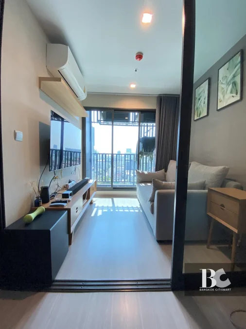 ICONIC LANDMARK ใจกลางห้าแยกลาดพร้าว คุ้ม ครบครัน ตอบรับทุกไลฟ์สไตล์ รองรับการพักผ่อนอย่างเป็นส่วนตัว ไปกับ Highlight Facility คือ Iconic Lobby, Rooftop Facilities และ Panoramic Health Club แบบ 24 ชั่วโมง Sky Work Space พร้อมเปิดรับวิวเมืองแบบ 360 องศา หร