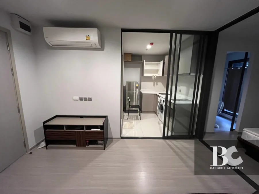 ICONIC LANDMARK ใจกลางห้าแยกลาดพร้าว คุ้ม ครบครัน ตอบรับทุกไลฟ์สไตล์ รองรับการพักผ่อนอย่างเป็นส่วนตัว ไปกับ Highlight Facility คือ Iconic Lobby, Rooftop Facilities และ Panoramic Health Club แบบ 24 ชั่วโมง Sky Work Space พร้อมเปิดรับวิวเมืองแบบ 360 องศา หร