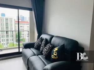 คอนโดพร้อมอยู่ สไตล์อังกฤษ ตอบโจทย์ไลฟ์สไตล์คนเมือง เดินทางสะดวก ใกล้ MRT ตรงข้ามเซ็นทรัลแกรนด์พระราม 9 A New Luxe Classic Condominium กับงานดีไซน์ที่สวยสะดุดตา มาพร้อมกับบรรยากาศโครงการ และส่วนกลางแบบเต็มอิ่ม ทั้งพื้นที่สีเขียวขนาดใหญ่ สระว่ายน้ำ 2 สระ, 