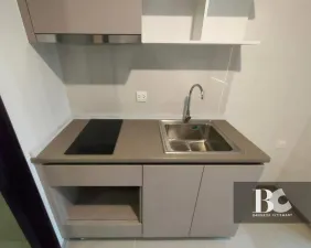 คอนโดพร้อมอยู่ สไตล์อังกฤษ ตอบโจทย์ไลฟ์สไตล์คนเมือง เดินทางสะดวก ใกล้ MRT ตรงข้ามเซ็นทรัลแกรนด์พระราม 9 A New Luxe Classic Condominium กับงานดีไซน์ที่สวยสะดุดตา มาพร้อมกับบรรยากาศโครงการ และส่วนกลางแบบเต็มอิ่ม ทั้งพื้นที่สีเขียวขนาดใหญ่ สระว่ายน้ำ 2 สระ, 