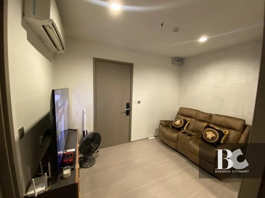 บูทีคคอนโดแห่งแรกจากเอพี ออกแบบสู่ความเป็นที่สุดของทุกด้าน แตกต่างและโดดเด่นด้วยสีแดง “Red Hype” สะท้อนตัวตนในทุกรายละเอียด พร้อมเข้าอยู่แล้ววันนี้ ใกล้รถไฟฟ้า 2 สาย MRT พระราม 9 และ Airport Rail Link มักกะสัน รถไฟฟ้าความเร็วสูงเชื่อม 3 สนามบิน*