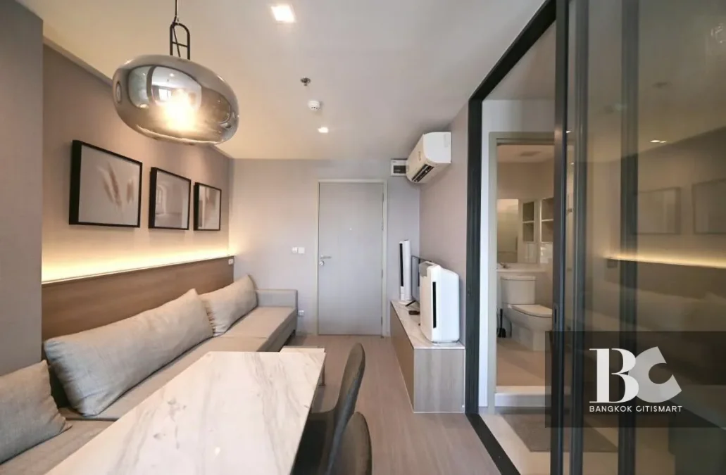 ICONIC LANDMARK ใจกลางห้าแยกลาดพร้าว คุ้ม ครบครัน ตอบรับทุกไลฟ์สไตล์ รองรับการพักผ่อนอย่างเป็นส่วนตัว ไปกับ Highlight Facility คือ Iconic Lobby, Rooftop Facilities และ Panoramic Health Club แบบ 24 ชั่วโมง Sky Work Space พร้อมเปิดรับวิวเมืองแบบ 360 องศา หร