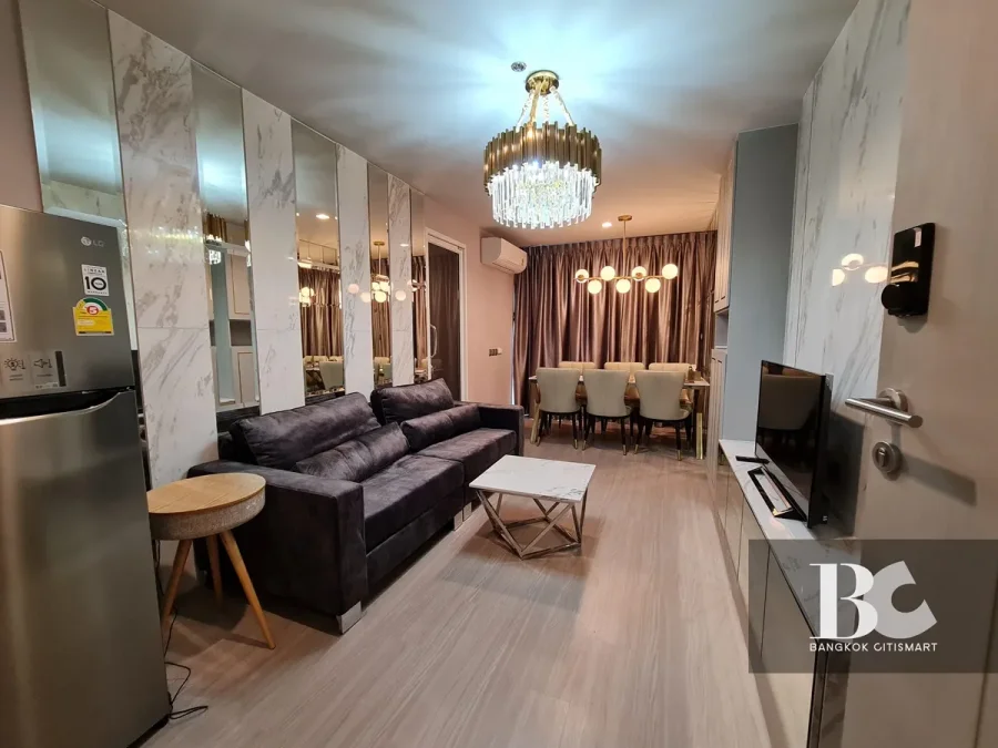 ICONIC LANDMARK ใจกลางห้าแยกลาดพร้าว คุ้ม ครบครัน ตอบรับทุกไลฟ์สไตล์ รองรับการพักผ่อนอย่างเป็นส่วนตัว ไปกับ Highlight Facility คือ Iconic Lobby, Rooftop Facilities และ Panoramic Health Club แบบ 24 ชั่วโมง Sky Work Space พร้อมเปิดรับวิวเมืองแบบ 360 องศา หร