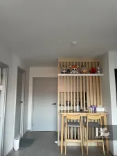 คอนโดพร้อมอยู่ สไตล์อังกฤษ ตอบโจทย์ไลฟ์สไตล์คนเมือง เดินทางสะดวก ใกล้ MRT ตรงข้ามเซ็นทรัลแกรนด์พระราม 9 A New Luxe Classic Condominium กับงานดีไซน์ที่สวยสะดุดตา มาพร้อมกับบรรยากาศโครงการ และส่วนกลางแบบเต็มอิ่ม ทั้งพื้นที่สีเขียวขนาดใหญ่ สระว่ายน้ำ 2 สระ, 