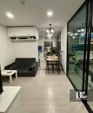 คอนโดพร้อมอยู่ สไตล์อังกฤษ ตอบโจทย์ไลฟ์สไตล์คนเมือง เดินทางสะดวก ใกล้ MRT ตรงข้ามเซ็นทรัลแกรนด์พระราม 9 A New Luxe Classic Condominium กับงานดีไซน์ที่สวยสะดุดตา มาพร้อมกับบรรยากาศโครงการ และส่วนกลางแบบเต็มอิ่ม ทั้งพื้นที่สีเขียวขนาดใหญ่ สระว่ายน้ำ 2 สระ, 