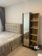 คอนโดพร้อมอยู่ สไตล์อังกฤษ ตอบโจทย์ไลฟ์สไตล์คนเมือง เดินทางสะดวก ใกล้ MRT ตรงข้ามเซ็นทรัลแกรนด์พระราม 9 A New Luxe Classic Condominium กับงานดีไซน์ที่สวยสะดุดตา มาพร้อมกับบรรยากาศโครงการ และส่วนกลางแบบเต็มอิ่ม ทั้งพื้นที่สีเขียวขนาดใหญ่ สระว่ายน้ำ 2 สระ, 