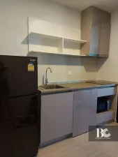 คอนโดพร้อมอยู่ สไตล์อังกฤษ ตอบโจทย์ไลฟ์สไตล์คนเมือง เดินทางสะดวก ใกล้ MRT ตรงข้ามเซ็นทรัลแกรนด์พระราม 9 A New Luxe Classic Condominium กับงานดีไซน์ที่สวยสะดุดตา มาพร้อมกับบรรยากาศโครงการ และส่วนกลางแบบเต็มอิ่ม ทั้งพื้นที่สีเขียวขนาดใหญ่ สระว่ายน้ำ 2 สระ, 