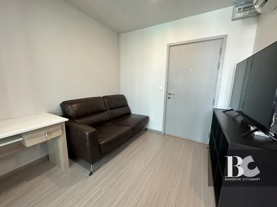 คอนโดพร้อมอยู่ สไตล์อังกฤษ ตอบโจทย์ไลฟ์สไตล์คนเมือง เดินทางสะดวก ใกล้ MRT ตรงข้ามเซ็นทรัลแกรนด์พระราม 9 A New Luxe Classic Condominium กับงานดีไซน์ที่สวยสะดุดตา มาพร้อมกับบรรยากาศโครงการ และส่วนกลางแบบเต็มอิ่ม ทั้งพื้นที่สีเขียวขนาดใหญ่ สระว่ายน้ำ 2 สระ, 