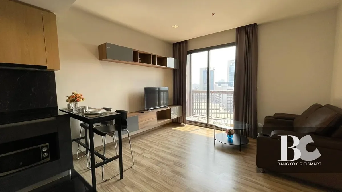 THE LINE
Jatujak Mochit