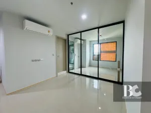 ICONIC LANDMARK ใจกลางห้าแยกลาดพร้าว คุ้ม ครบครัน ตอบรับทุกไลฟ์สไตล์ รองรับการพักผ่อนอย่างเป็นส่วนตัว ไปกับ Highlight Facility คือ Iconic Lobby, Rooftop Facilities และ Panoramic Health Club แบบ 24 ชั่วโมง Sky Work Space พร้อมเปิดรับวิวเมืองแบบ 360 องศา หร