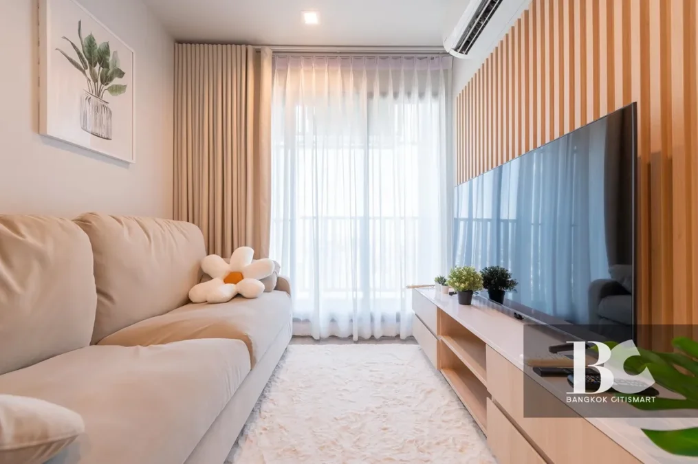 ICONIC LANDMARK ใจกลางห้าแยกลาดพร้าว คุ้ม ครบครัน ตอบรับทุกไลฟ์สไตล์ รองรับการพักผ่อนอย่างเป็นส่วนตัว ไปกับ Highlight Facility คือ Iconic Lobby, Rooftop Facilities และ Panoramic Health Club แบบ 24 ชั่วโมง Sky Work Space พร้อมเปิดรับวิวเมืองแบบ 360 องศา หร